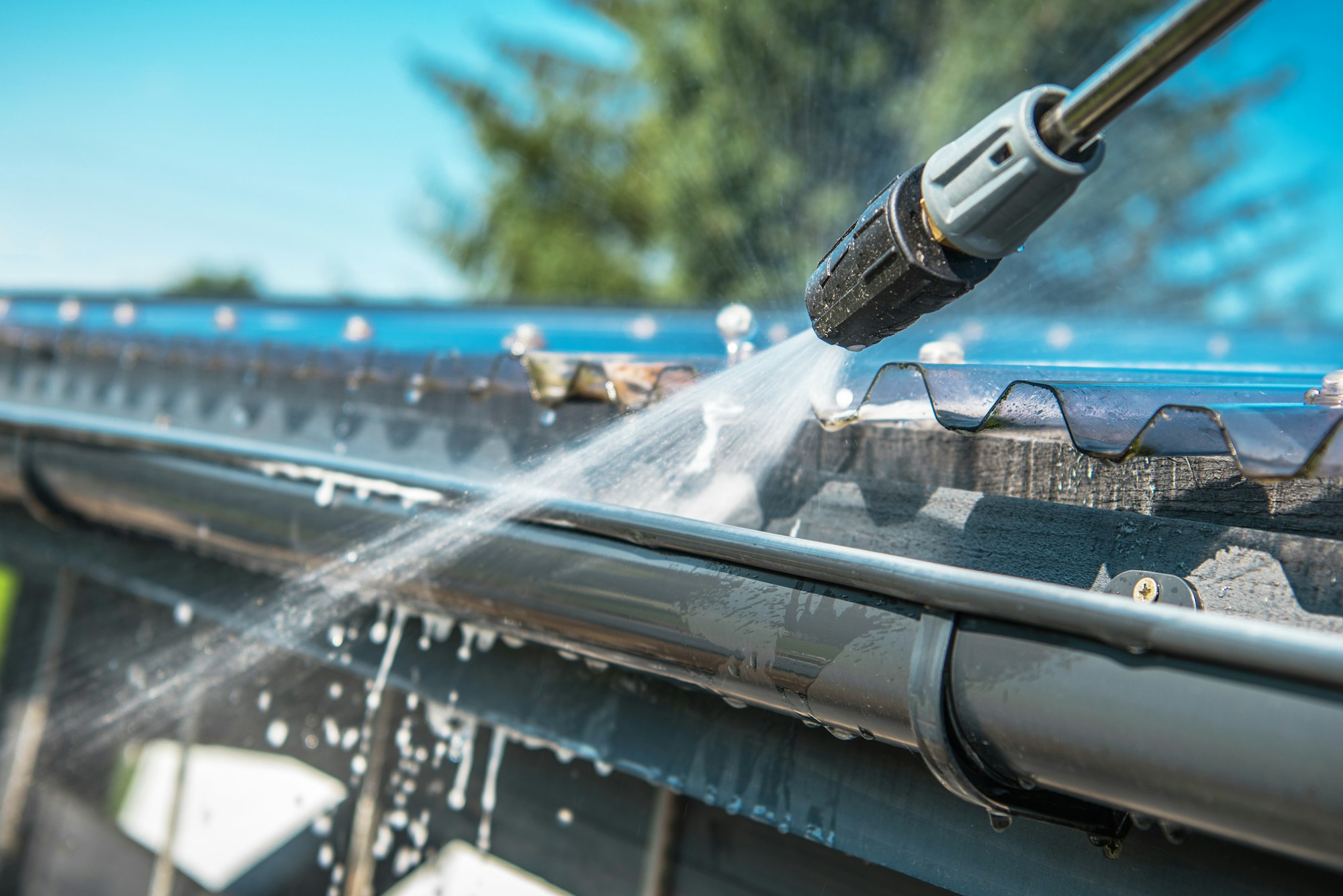 Rain Gutters Pressure Cleaning, Roof Gutter Cleaning Sydney